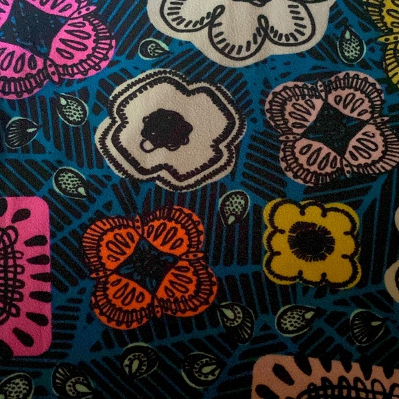 🆕LULAROE: NWOT Pop Art Floral Leggings- Size TC2 20-26. - Picture 3 of 6